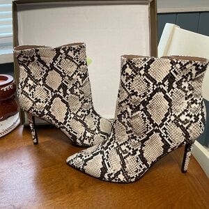 Thalia booties